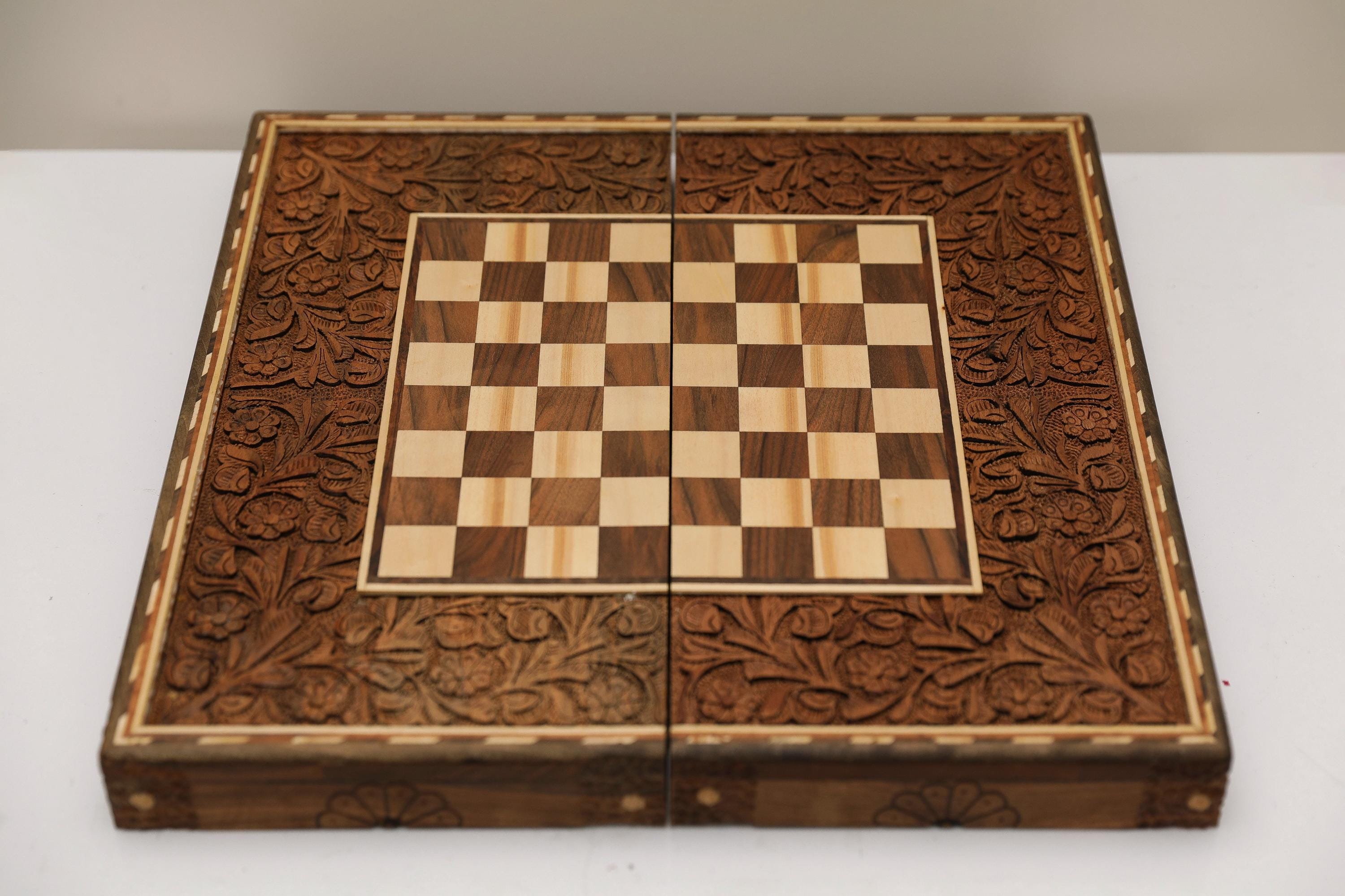 手作りバックギャモンチェスセット：ペルシャ風彫刻デザイン（40 x 40
