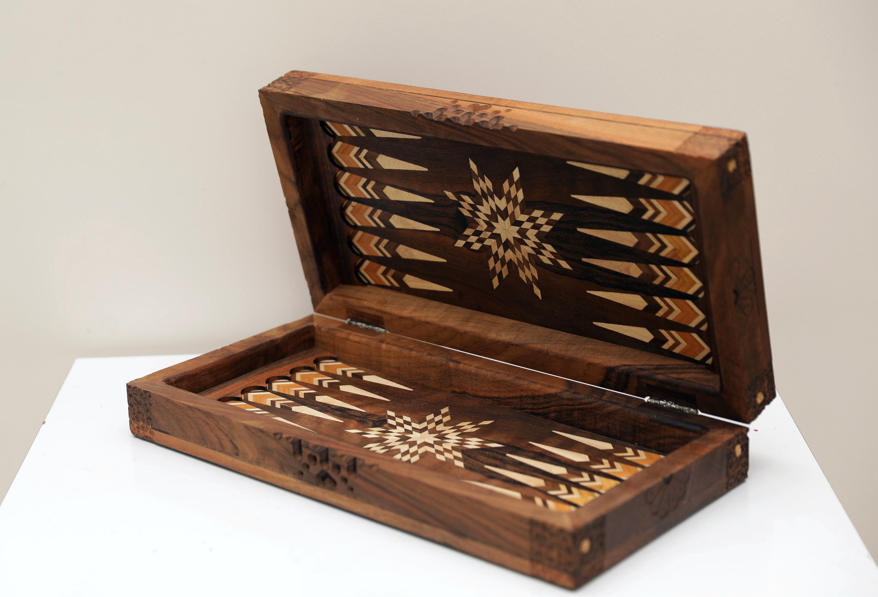 手作りバックギャモンチェスセット：ペルシャ風彫刻デザイン（40 x 40