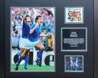 ファビオ・カンナヴァーロ直筆サイン入りイタリアサッカー写真。額入り