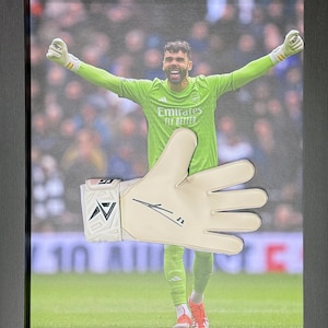 David Raya signerad och inramad Arsenal-handske med äkthetsintyg och fotobevis