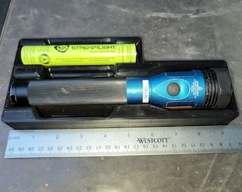 Caja de sombras Stinger impresa en 3D / Exhibidor de linterna PETG / Regalo para policías, técnicos de emergencias médicas, bomberos y personal de primera respuesta