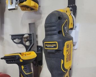 Multiherramienta DeWalt de 20 V con soporte de pared y clip para cinturón para guardar en el garaje