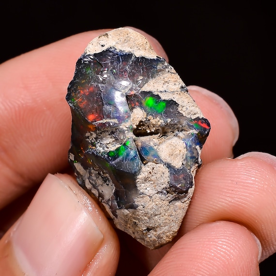 Noir Naturel Opal gemstone, Éthiopien fire rough , Brut 8.5