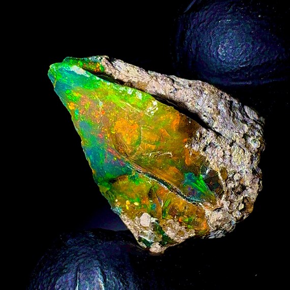 Opale Noire Brute D'Éthiopie 14 Carats - Pierre Précieuse Naturelle Feu