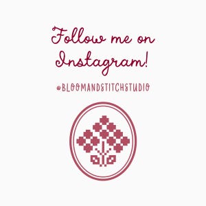 Meias de Natal inspiradas em patchwork, ponto cruz/padrão de bordado | Artesanato natalino sazonal de herança imagem 3