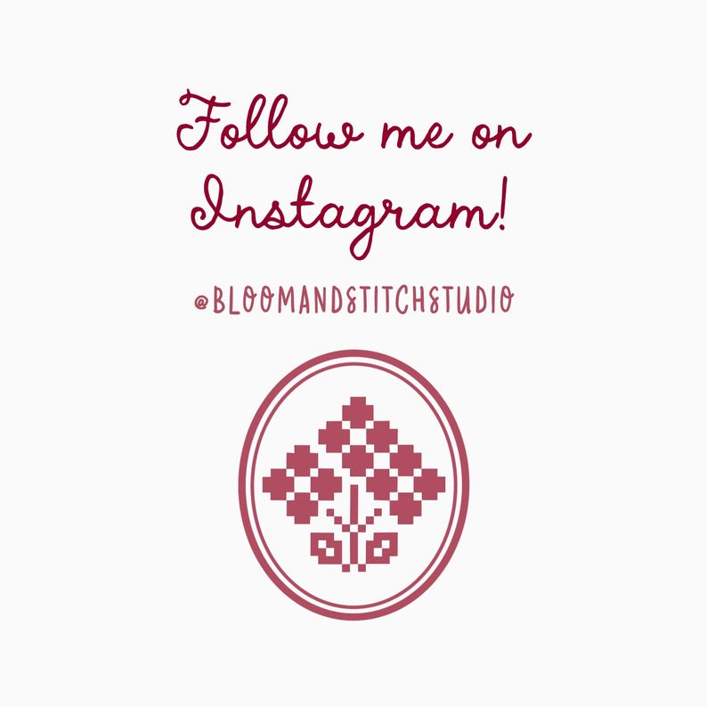 Meias de Natal inspiradas em patchwork, ponto cruz/padrão de bordado | Artesanato natalino sazonal de herança imagem 3