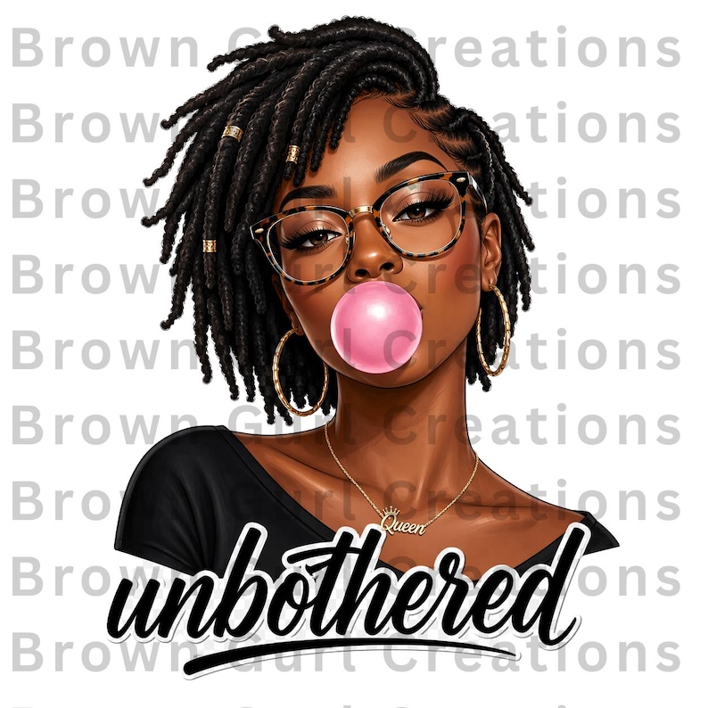 Puede incluir: Ilustraci&oacute;n digital de una mujer negra con rastas, que lleva gafas, pendientes de aro dorados y un collar que dice "Queen". Est&aacute; soplando una burbuja de chicle rosa. La palabra "unbothered" est&aacute; escrita en cursiva debajo.