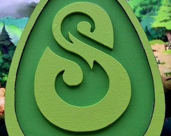 Hand-painted wooden Emerald Dofus, decorative figurine, perfect gift for Dofus fans.