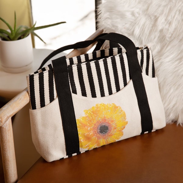 Multi Pocket Medium Size Everyday/Beach Tote - Striped Canvas bag with zipper