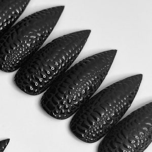 Reptilia - Textured Press-On Nail Set - Set of 28-30 Press-On Nails