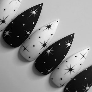 Everglow - Stars Press-On Nail Set - Set of 28-30 Press-On Nails
