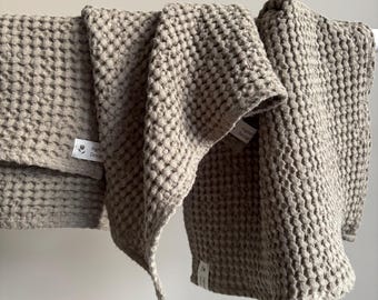 Fingertip Waffle Linen Towel, Washcloth Guest Waffle Weave towel, Grey olive green, absorbent towels, Eco friendly gift, sustainable home