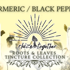 Op de afbeelding: Een tinctuurlabel met de tekst "Turmeric / Black Pepper" en "Rhize Together Roots & Leaves Tincture Collection." Het label bevat ingredi&euml;nten en gebruiksaanwijzingen. Het label is vier fluid ounces.