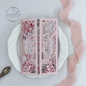 Cartão romântico Blush Torre Eiffel Laser Floral Mis XV Años, convites de aniversário de menina Quinceañera Sweet 16 personalizados {visualização gratuita disponível}
