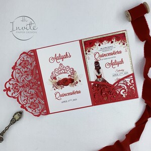 Romantische rode laser gesneden bloemen Mis XV Años tri-fold uitnodiging, aangepaste Quince Años Sweet 16 verjaardagsuitnodigingen {Gratis preview beschikbaar}