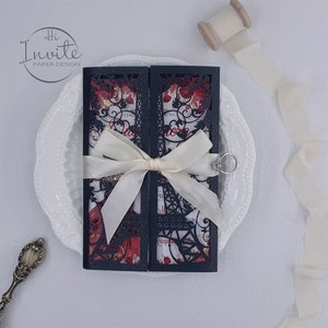 Personalisierte elegante schimmernde schwarz-rote Eiffelturm Laser Floral Mis XV Años Karte, Quinceañera Sweet 16 Einladung {Kostenlose Vorschau verfügbar}