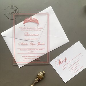 Burgundy Quince Anos acryl uitnodiging met RSVP-kaart, Sweet 16 transparante uitnodigingen, gepersonaliseerde Quinceañera-kaart {gratis voorbeeld beschikbaar}