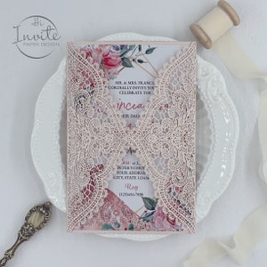 Prachtige Blush Laser Cut Lace Uitnodiging, LichtRoze Uitnodigen Voor Mis Quince Anos Sweet 15, Aangepaste Fancy Invite {Gratis Preview Beschikbaar}