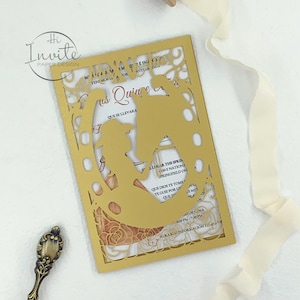 Shimmery Gold Hollow Girl Horse Rose Laser Card Mis XV Años Uitnodiging Mis Quince Folder Card Quinceañera Uitnodigingen {Gratis Preview Beschikbaar}