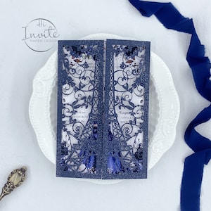 Romantische Eiffeltoren Laser Cut Navy Floral Mis XV Años Uitnodiging, Bedrukte Quince Sweet 16 Verjaardagsuitnodigingen {Gratis Preview Beschikbaar}