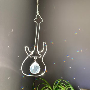 Rockin&#39; electric guitar minimalist wire jewelry features high clarity clear glass rainbow maker crystal prism orb soothing window decoration