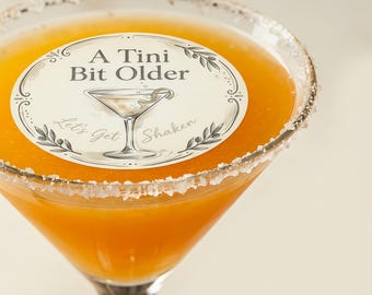 Personalisierte essbare Drink Topper Ein Tini Bit älter Geburtstag Dekor Benutzerdefinierte Martini Theme Topper für Party Getränke und Desserts