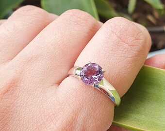 Handgemaakte lavendel-amethistring: 925 sterlingzilver solitair