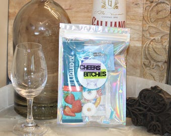 Kit postumi della sbornia CHEERS BITCHES - Essenziale per serata tra ragazze, addio al nubilato / Opzioni per donne e gender-neutral