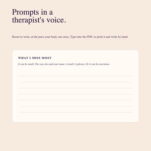 Peut inclure: Une page de journal num&eacute;rique sur fond beige clair avec du texte violet fonc&eacute;. L'en-t&ecirc;te indique GUIDED, NEVER CLINICAL, Prompts in a therapist's voice. Room to write, at the pace your body can carry. Type into the PDF, or print it and write by hand. Un encadr&eacute; blanc contient le titre WHAT I MISS MOST, la consigne It can be small. The way she said your name. A smell. A phrase. Or it can be enormous., et dix lignes horizontales pour &eacute;crire.
