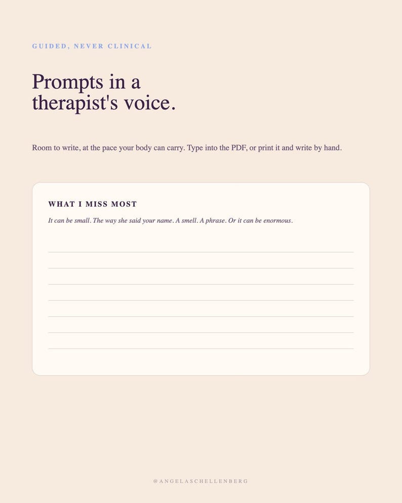 Peut inclure: Une page de journal num&eacute;rique sur fond beige clair avec du texte violet fonc&eacute;. L'en-t&ecirc;te indique GUIDED, NEVER CLINICAL, Prompts in a therapist's voice. Room to write, at the pace your body can carry. Type into the PDF, or print it and write by hand. Un encadr&eacute; blanc contient le titre WHAT I MISS MOST, la consigne It can be small. The way she said your name. A smell. A phrase. Or it can be enormous., et dix lignes horizontales pour &eacute;crire.