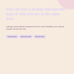 Peut inclure: Un cahier d'exercices de 60 pages intitul&eacute; A Workbook for Motherless Daughters avec le texte : You can lose a mother and lose the map of who you are at the same time. Il inclut les &eacute;tiquettes Trauma-informed, Neuroscience-based et Therapist-created.