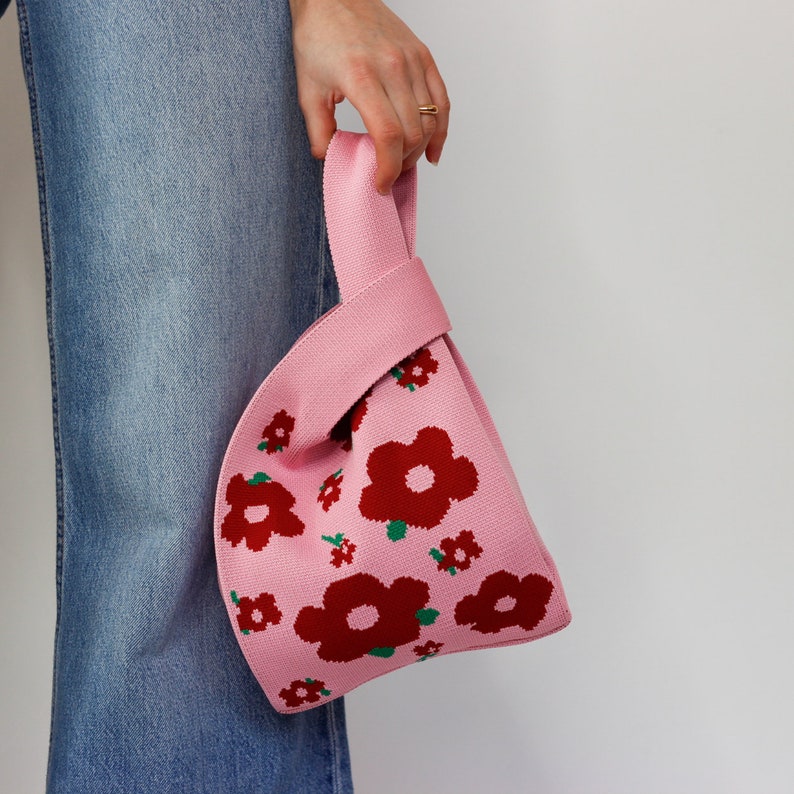 Nachhaltige gestrickte handgemachte Einkaufstasche / wiederverwendbar / Einkaufstasche / Handtasche Schultertasche / bunte wiederverwendbare Panda-Blumen-Kitty-Einkaufstasche Red flowers