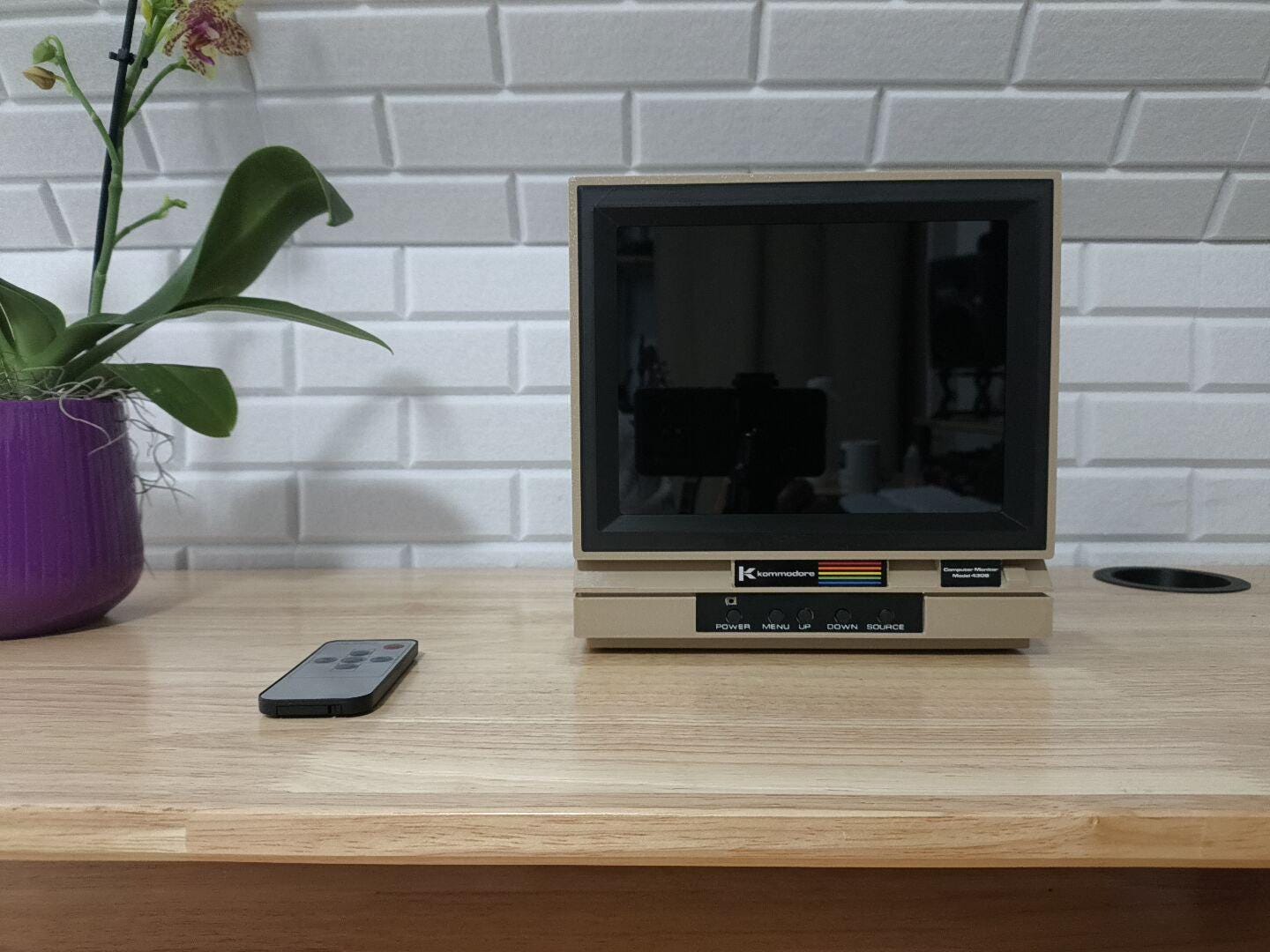 KOMMODORE 4308 V2 --- CRT Retro-style Monitor, 8inch 1024x768 LCD ...