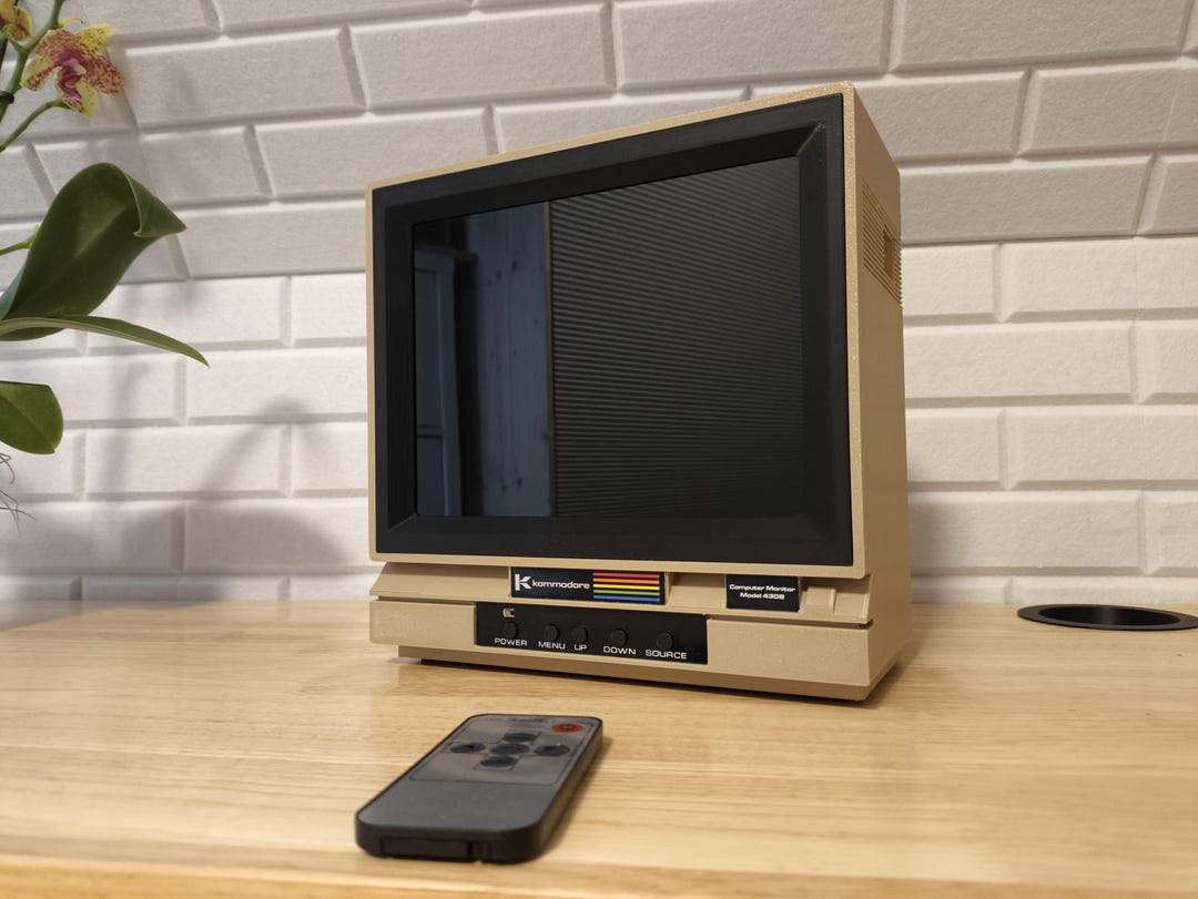 KOMMODORE 4308 V2 --- CRT Retro-style Monitor, 8 Inch 1024x768 LCD ...