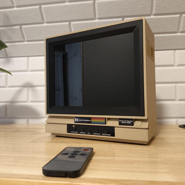 KOMMODORE  4308 V2 --- CRT Retro-Style Monitor, 8inch 1024x768 LCD Display,  Commodore 1702 inspired, Gaming, Vaporwave, Aesthetic, 4:3
