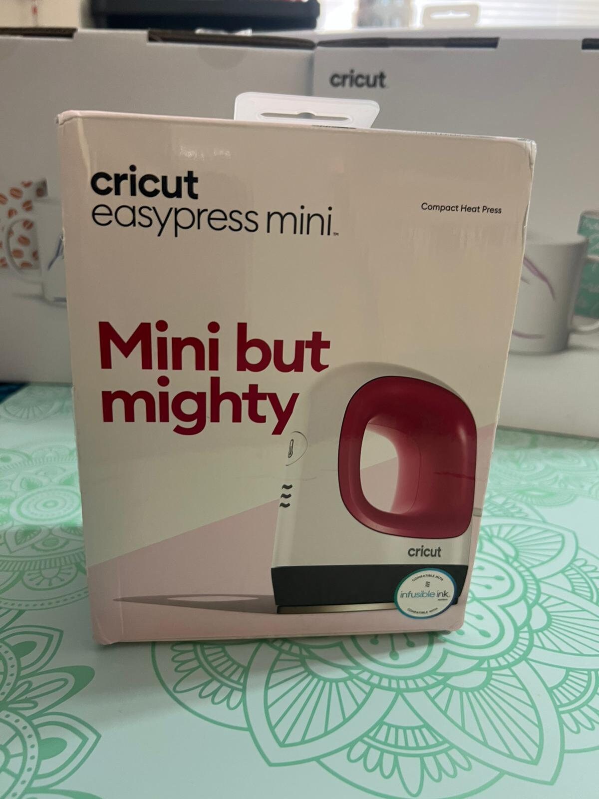 Cricut EasyPress Mini Machine, Raspberry 4 x 6