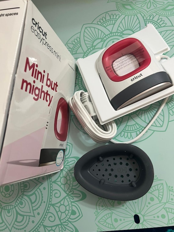 Cricut EasyPress Mini , Raspberry