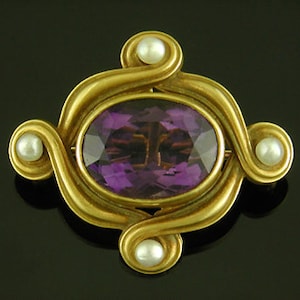 Art Nouveau Amethyst Brooch with Pearls created by Whiteside & Blank in 14kt Gold circa 1900