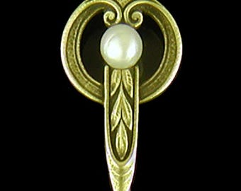 Art Nouveau Pearl Stickpin created in 14kt Gold circa 1900