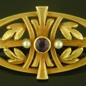 Antique Amethyst and Pearl Brooch crafted in 14kt Gold
