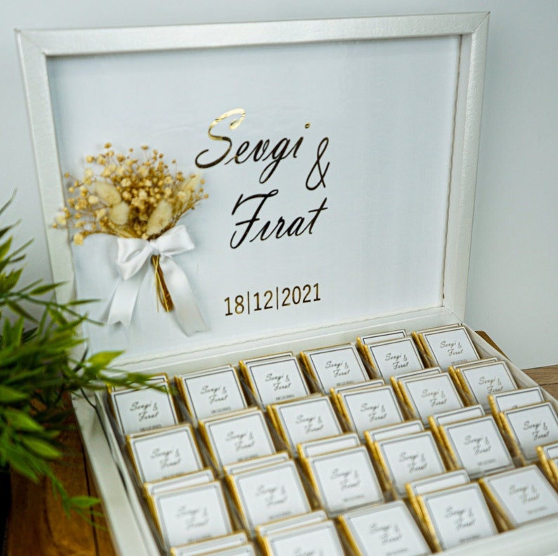 Schokoladenbox Goldfoliert für Hochzeiten, Verlobungen und feiern in goldenem Design mit Trockenblumen