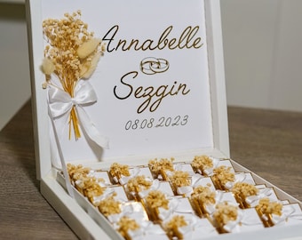 Schokobox Gold foliert und einzeln mit Trockenblumen besetzt im Verlobungsdesign