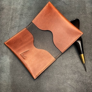 Minimalistischer Kartenhalter - 2 Taschen - Italienisches Vollkorn Vegtan Walpier Buttero Leder - Handgestickt - Made in France