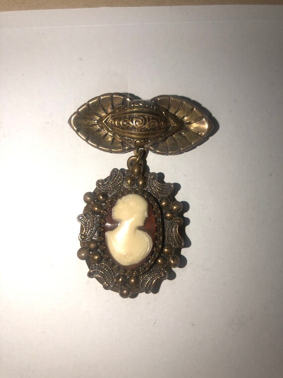 Cameo Locket 1940’s - image 1