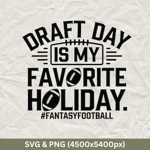 Puede incluir: Diseño gráfico de texto en blanco y negro que dice "Draft Day is My Favorite Holiday. #FantasyFootball". El diseño presenta un gráfico de fútbol.