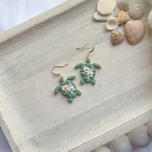 Polymer Clay Earrings| Clay Earrings| Beach Earrings| Vacation Earrings| Beach Turtle Earrings| Summer Earrings|Clay Beach Earrings|Dangles