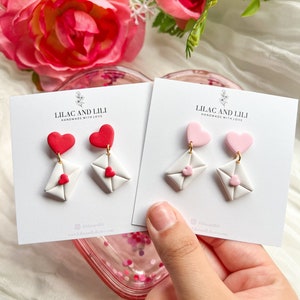 Pendientes de San Valentín / Pendientes con carta de amor / Pendientes colgantes con sobre de amor / Regalo de San Valentín / Pendientes de arcilla para San Valentín / Lindos pendientes para San Valentín / Regalos para ella
