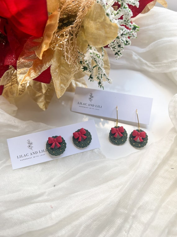 Christmas Earrings| Holiday Earrings| Christmas Wreath Earrings| Mini Christmas Wreath Earrings| Christmas Studs| Christmas Clay Studs