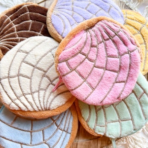 Pan Dulce Accessoies| Concha Coin Pouch| Cute Coin Purse| Pan Dulce Coin Purse| Concha Plush Coin Purse| Pink Concha| Concha Accessories