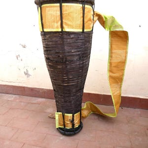 Tambor Eya Bata: instrumento de percusión africano artesanal para ritmos y música auténticos
